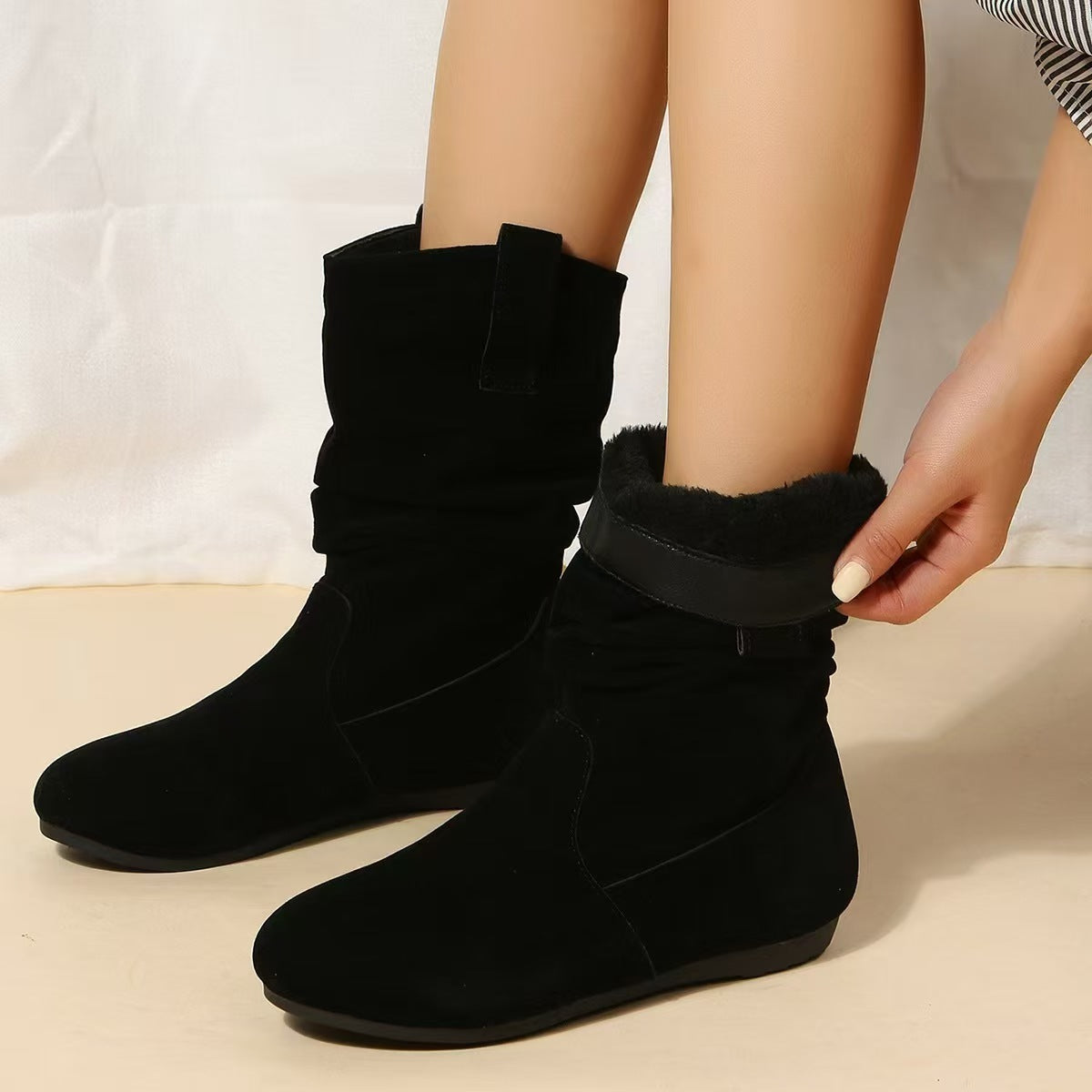 Large Size Flat Bottom Stitching Round Head Middle Boots