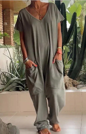 Solid Color And V-neck Oversized Pocket Low-grade Jumpsuit